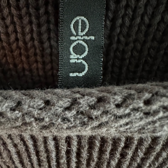 Elan- new w/ out tag size Med - Picture 2 of 7